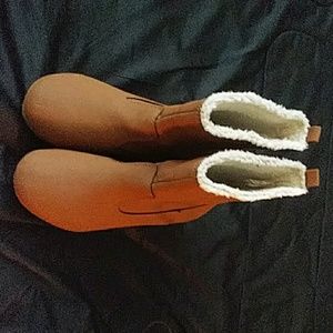 (Gap) Girl's Size 3 Fur line Boots.